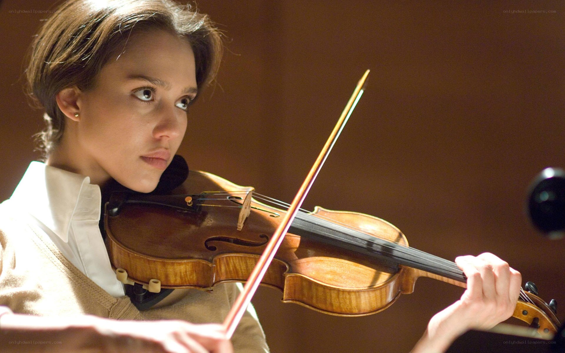 woman playing violin