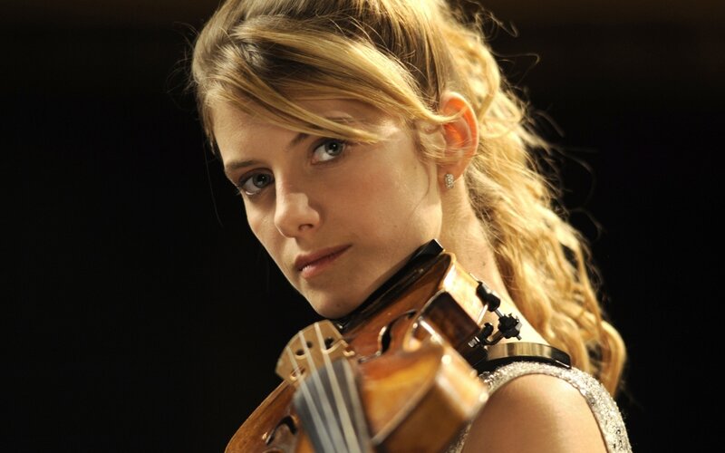 woman playing violin