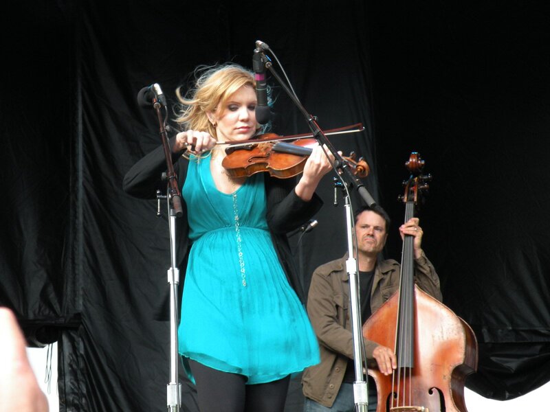 Woman Playing Violin — Blue, Focused