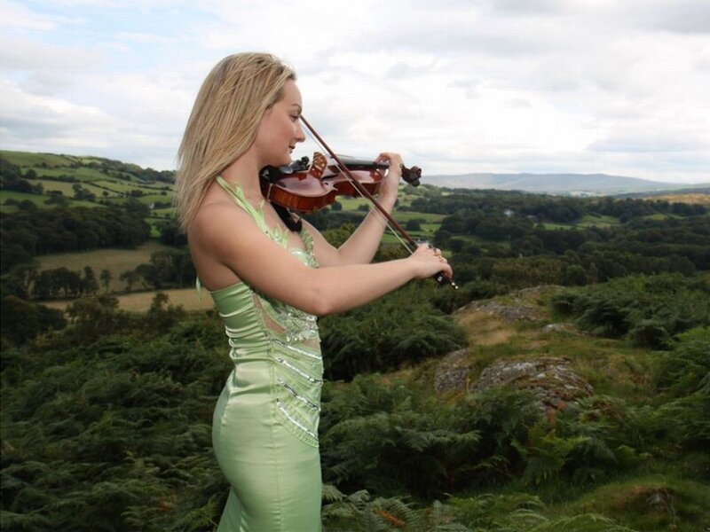 Woman Playing Violin — Green, Serene