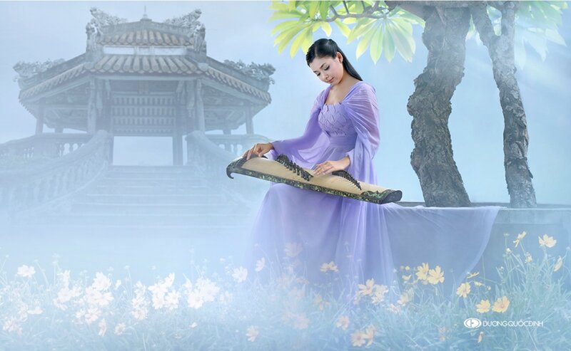 Woman Playing Zither — Purple