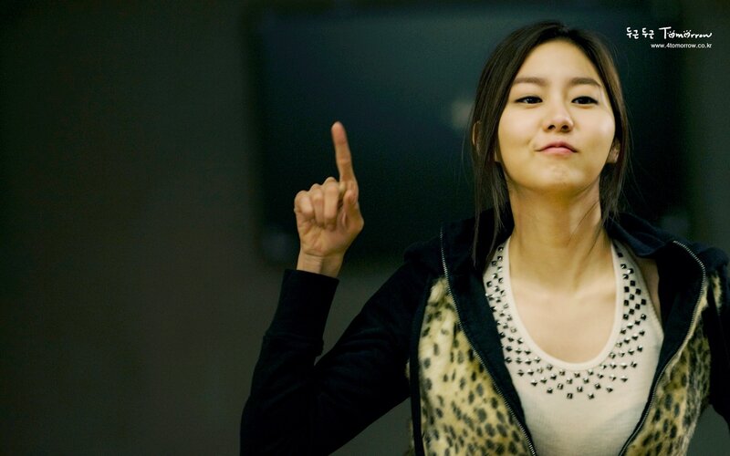 Woman Pointing Finger — Black