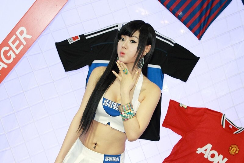 Woman posing at gaming event