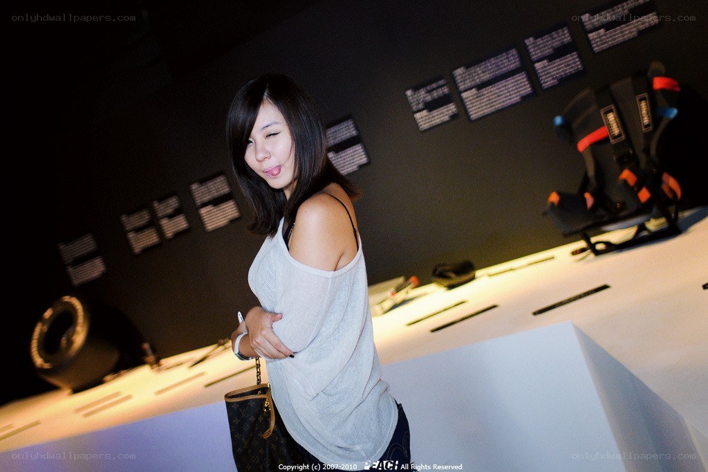 woman posing in museum