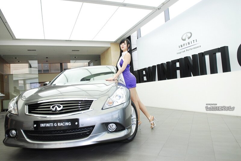 woman posing with infiniti car