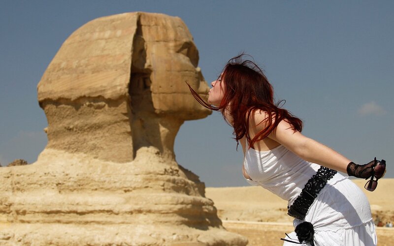 Woman posing with the Sphinx