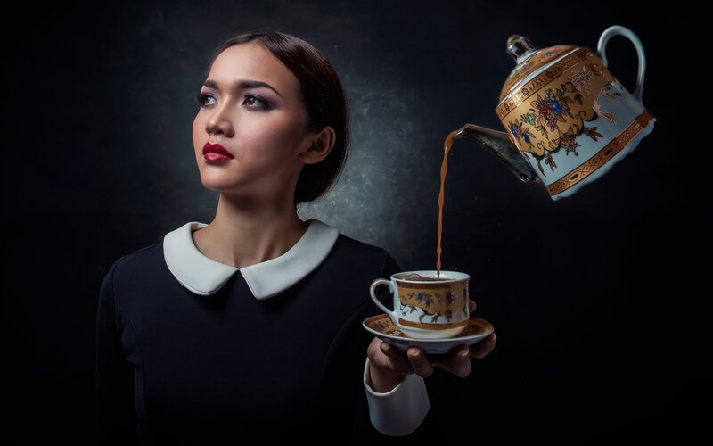 Woman Pouring Tea — Black