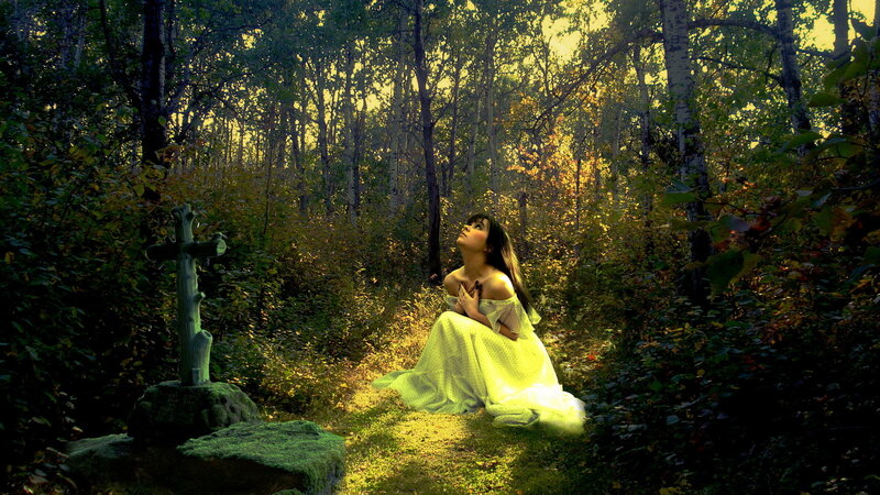 Woman Praying in Forest — Green