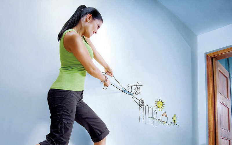 Woman Pulling Drawing — Green