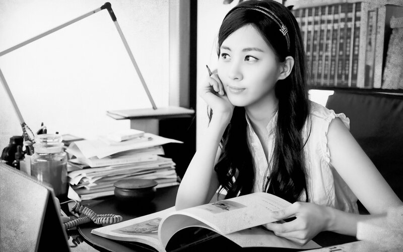 Woman Reading at Desk — Black