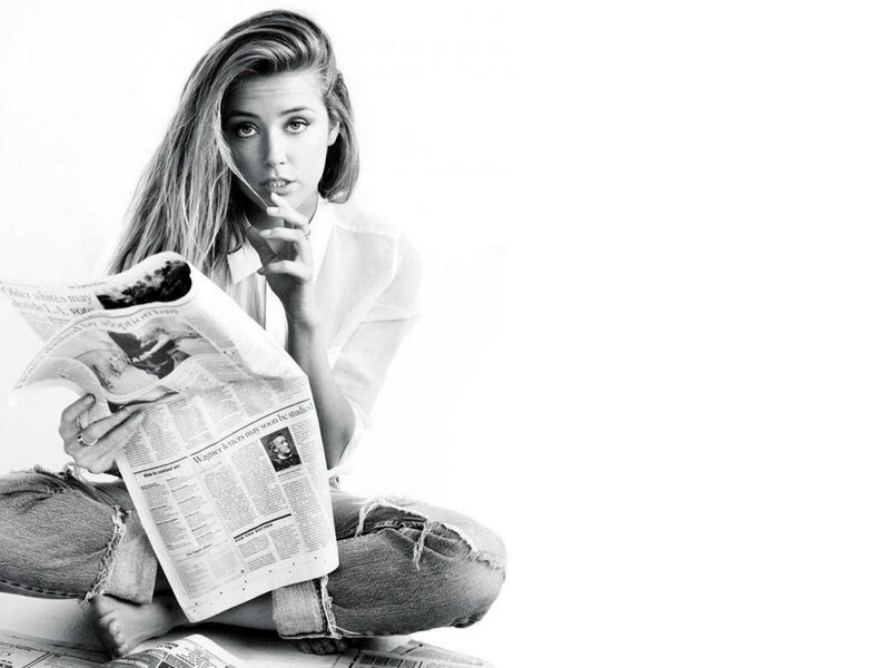 Woman Reading Newspaper — Black