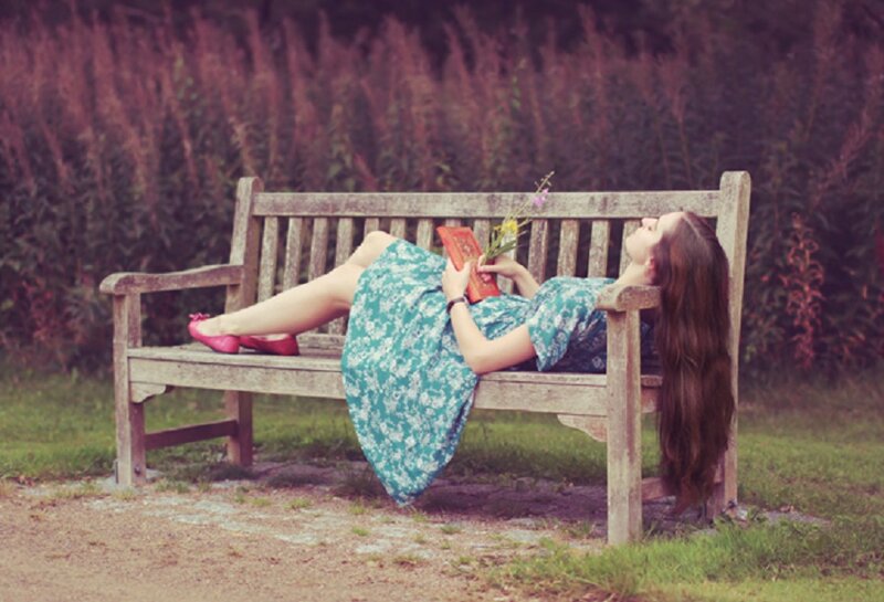 Woman Reading on Bench — Green