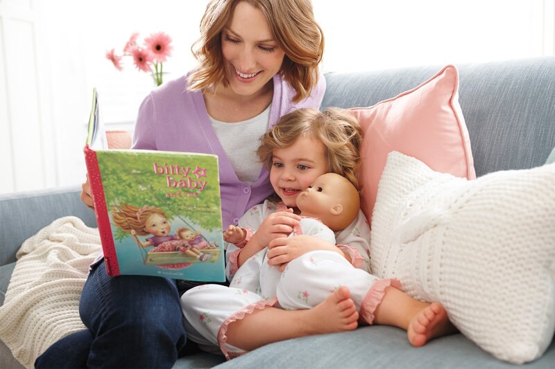 Woman Reading to Child — Gray