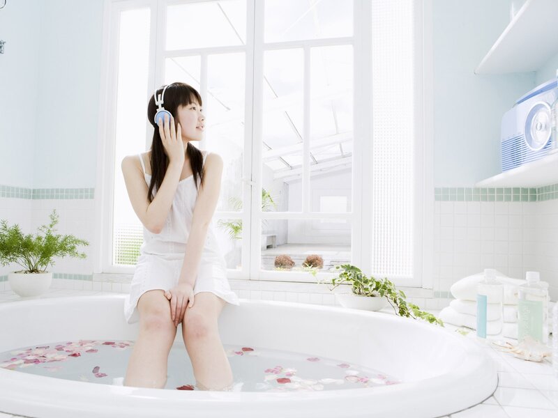 Woman relaxing in bathtub