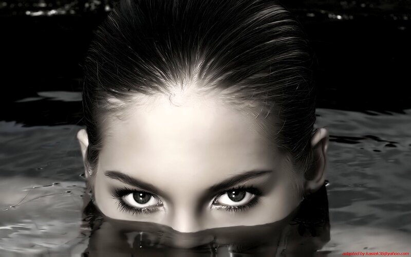 woman's eyes in water