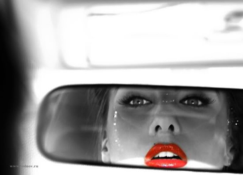 Woman's Face in Mirror — Black