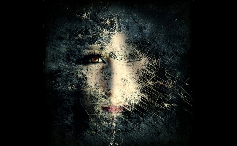 Woman's Face with Cracks — Black