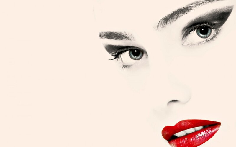 Woman's Face with Red Lips — Dramatic, Photograph