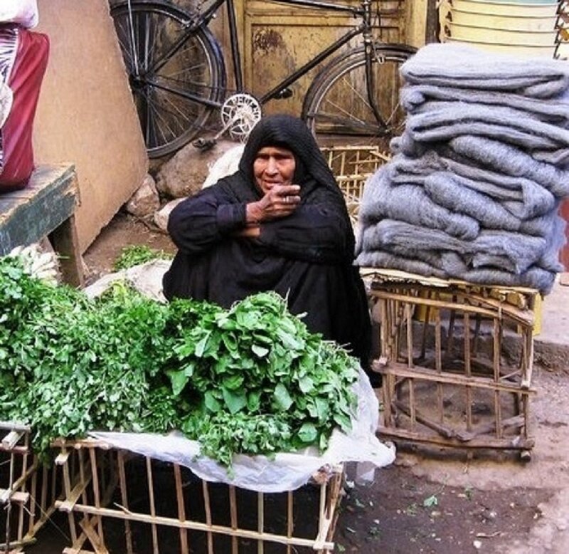 Woman Selling Vegetables — Green