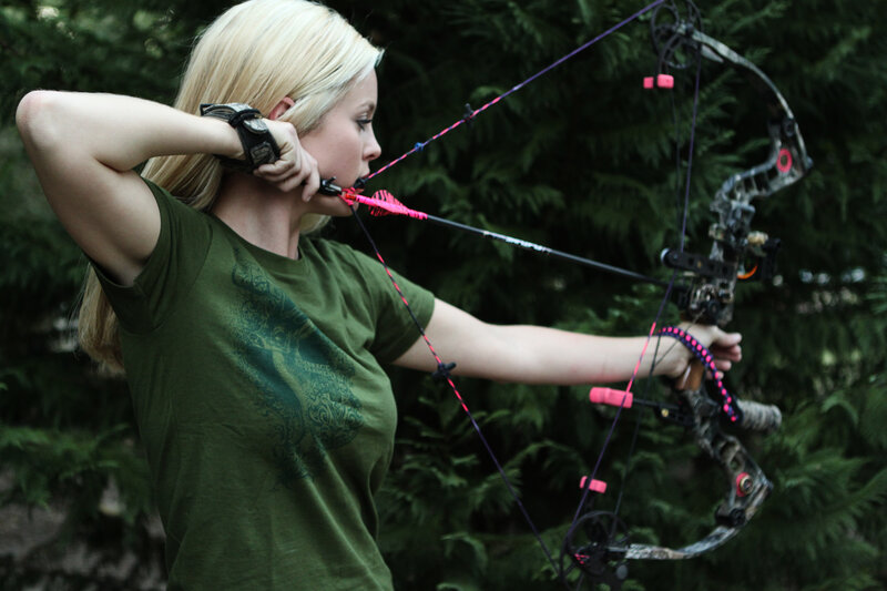 Woman Shooting Bow — Green