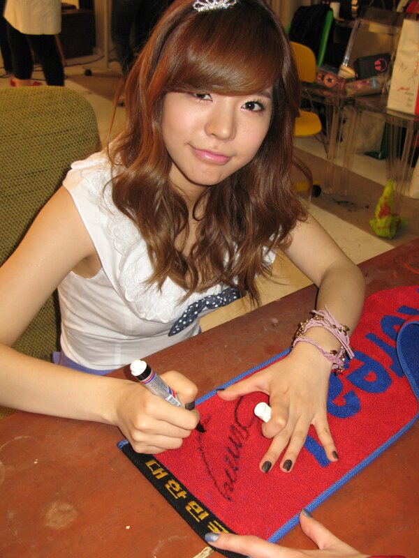 woman signing a towel