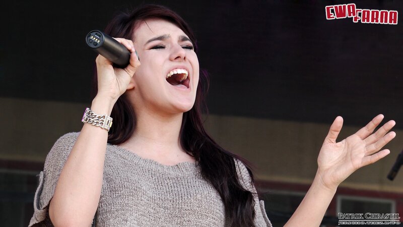 Woman Singing into Microphone — Gray, Energetic