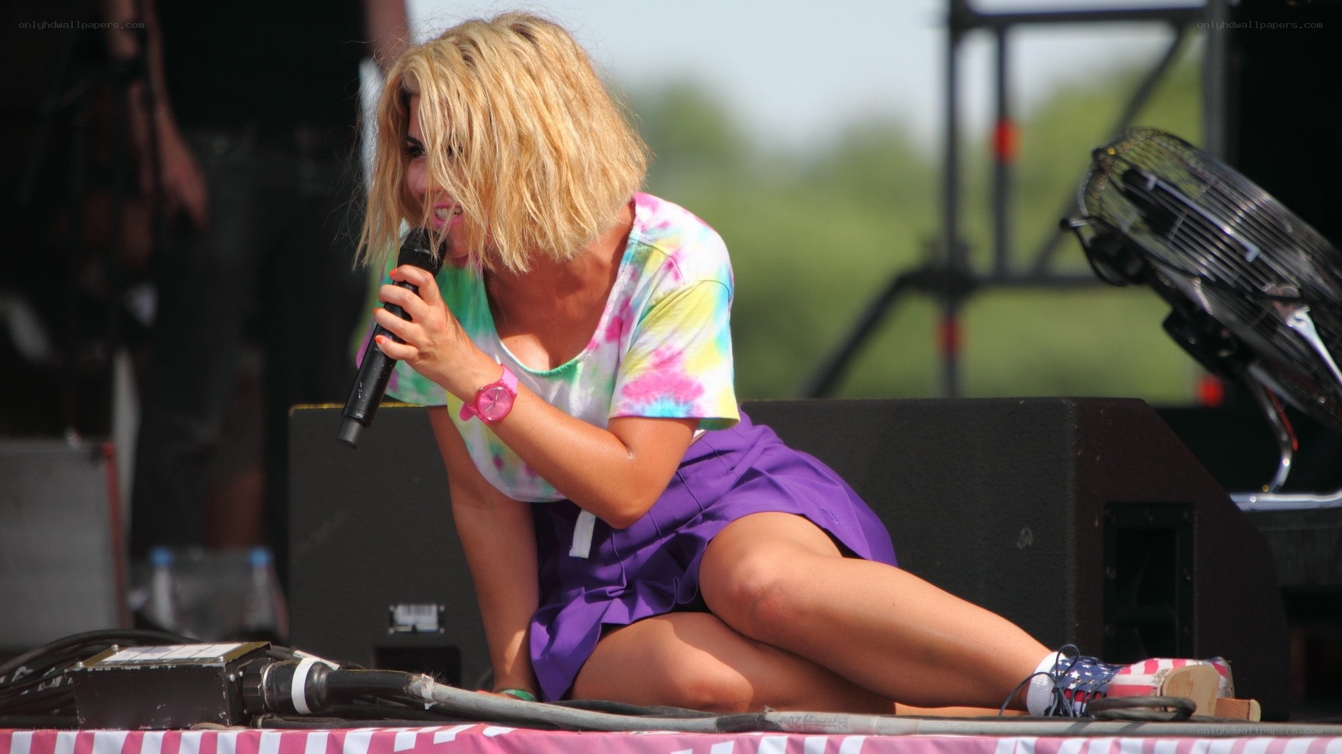 woman singing on stage