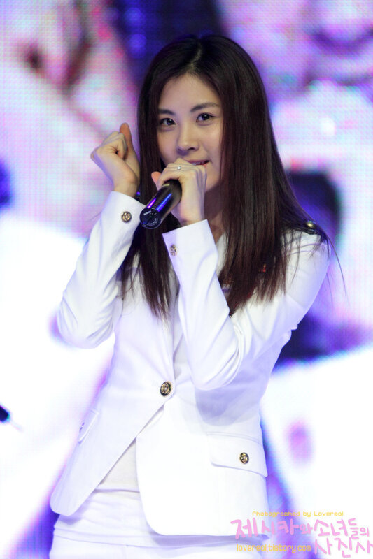 woman singing on stage