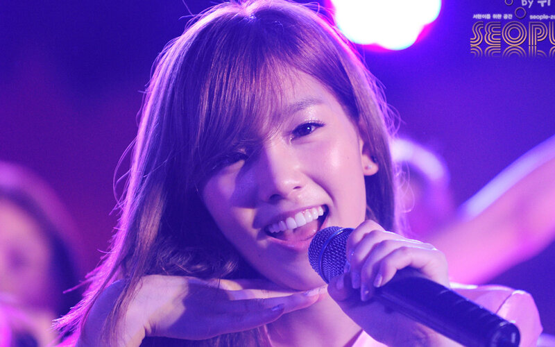 woman singing on stage