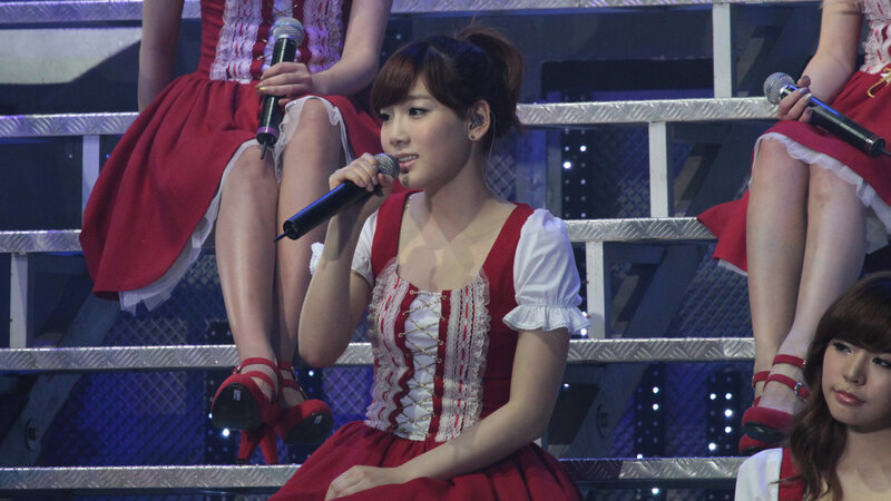 woman singing on stage