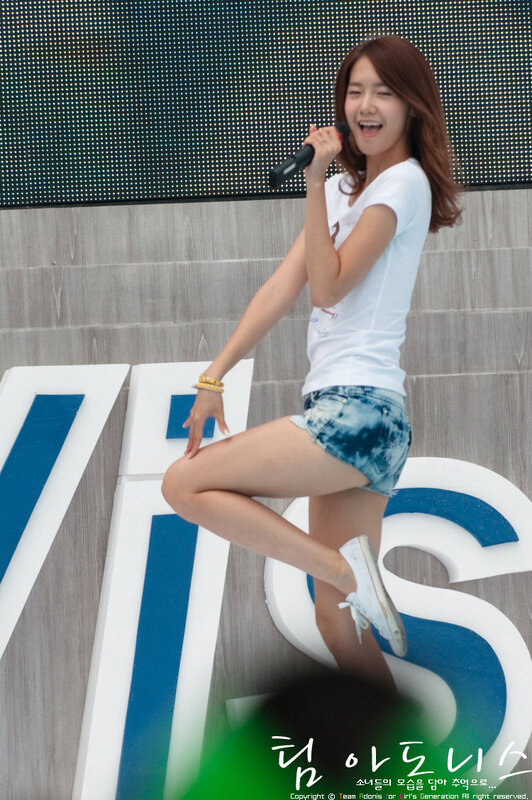 woman singing on stage