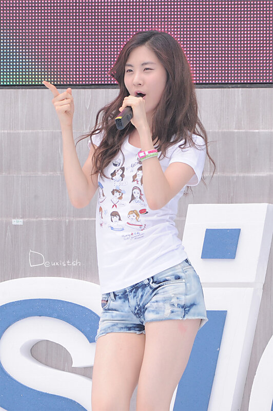 woman singing on stage