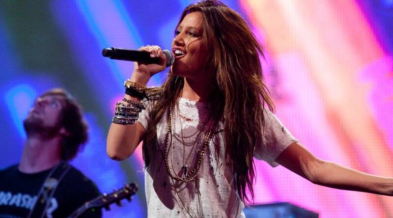 woman singing on stage