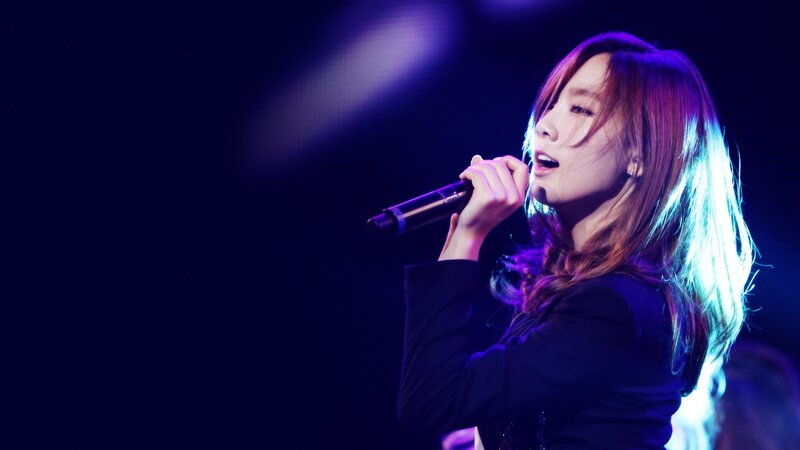 woman singing on stage