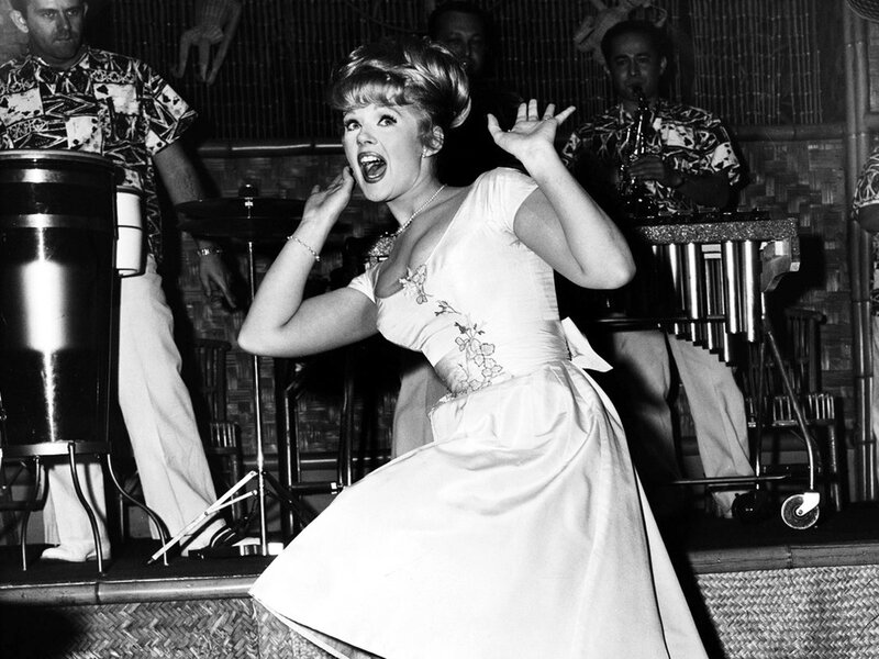 Woman Singing on Stage — Black, Lively