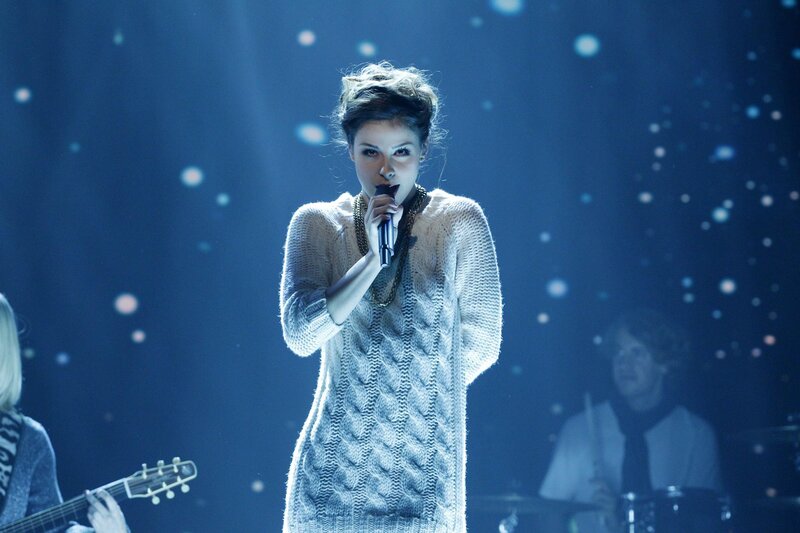 Woman Singing on Stage — Blue, Dramatic, Night, Photograph, Microphone, Guitar