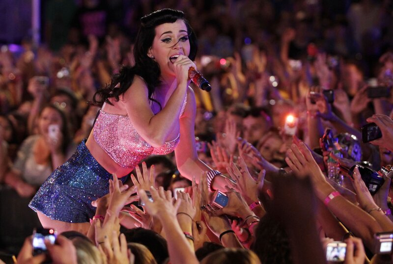 Woman Singing on Stage — Pink, Energetic