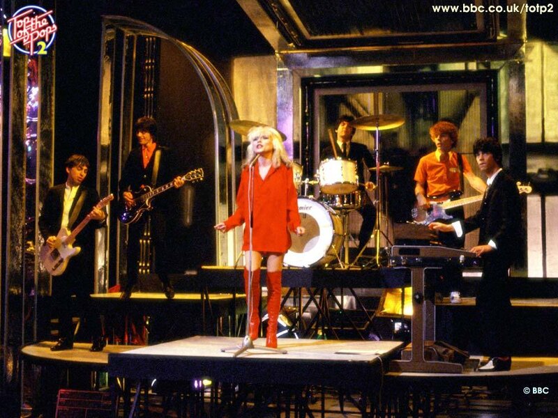 Woman Singing on Stage — Red