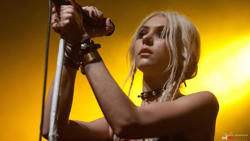 Woman Singing on Stage — Yellow, Dramatic, Photograph, Microphone