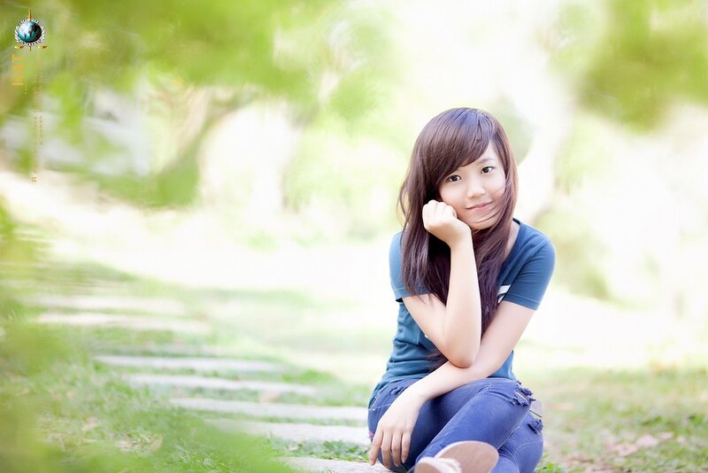 woman sitting in a park