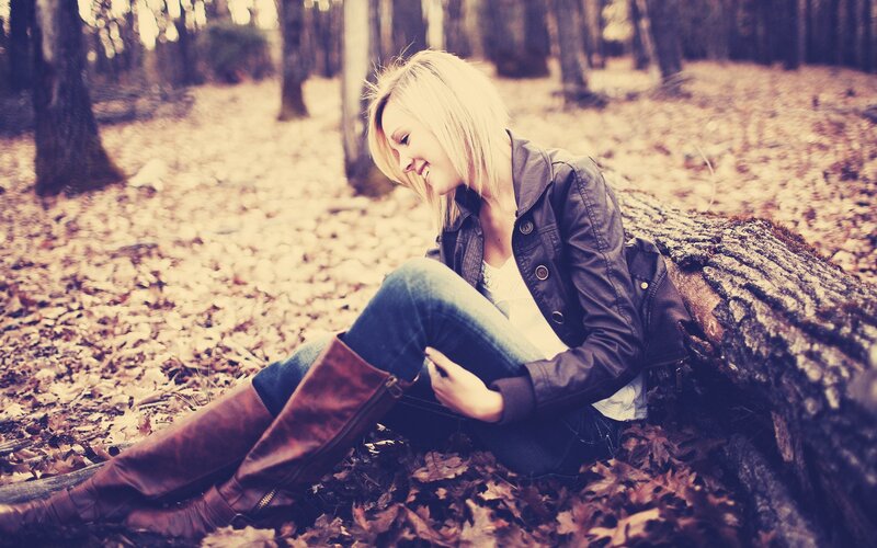 woman sitting in autumn forest