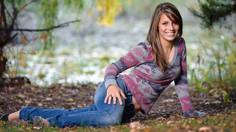woman sitting in autumn park