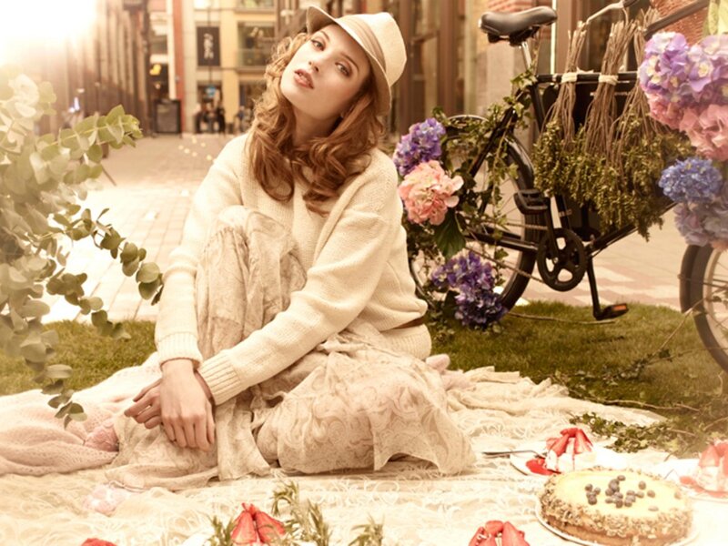 Woman Sitting on Blanket — Beige