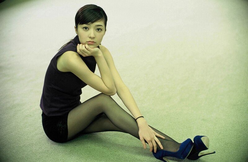 woman sitting on floor in blue heels
