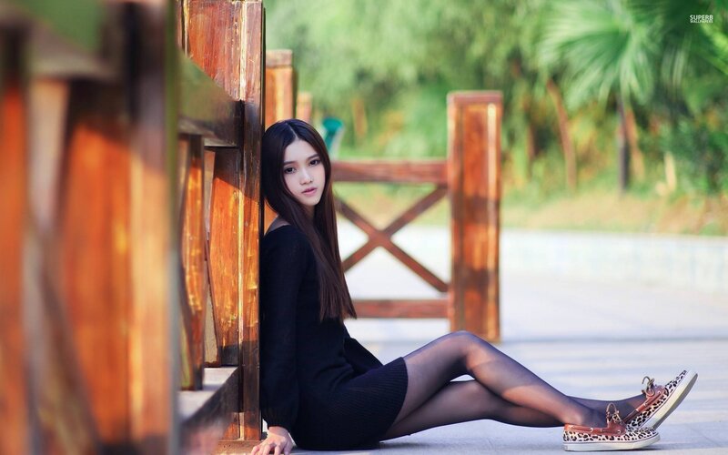 Woman Sitting on Ground — Black, Calm