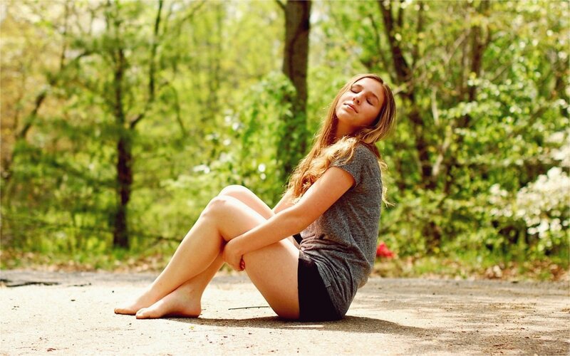 Woman Sitting on Ground — Green