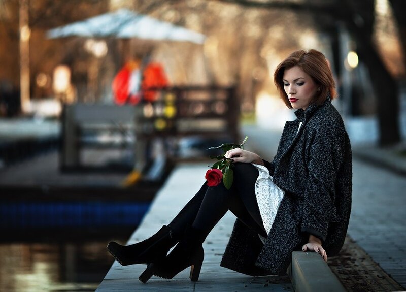 Woman Sitting with Rose — Black
