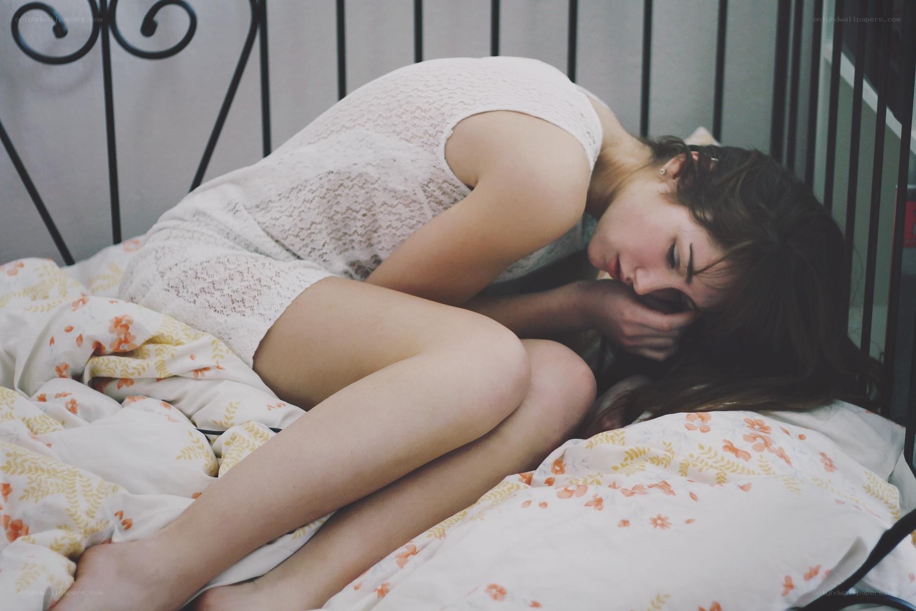 woman sleeping on bed