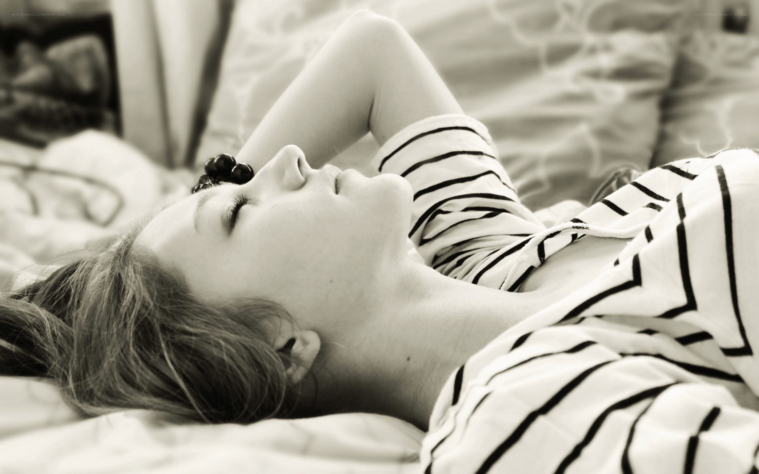 woman sleeping on bed