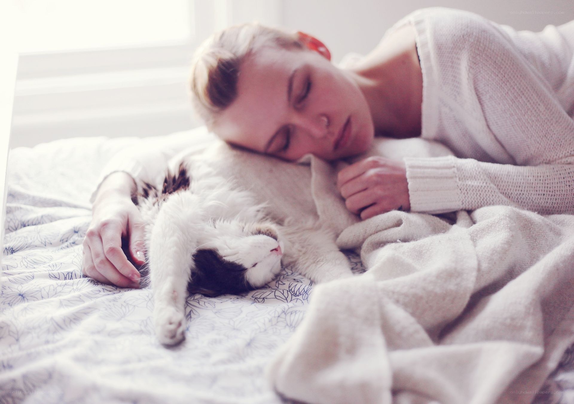 woman sleeping with cat